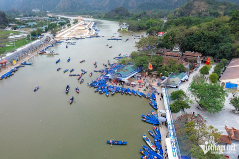 Hanoi: Incense Village & Hat or Shoe Factory, Perfume Pagoda Morning: Hanoi Hat Village and Incense Village - SMALL GROUP