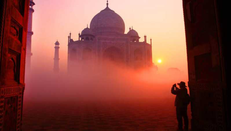 From Delhi: Taj Mahal Sunrise and Agra Fort Private Day Trip