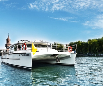 Berlin: Exclusive Boat Tour on a Solar-Powered Catamaran