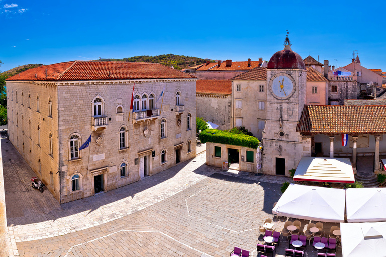 Split: Trogir Walking Tour, Blue Lagoon & Shipwreck Cruise Split: Trogir, Shipwreck & Trogir Boat Tour with Food/Drinks