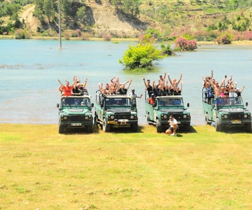 Side: Green Canyon and Waterfall Jeep Safari with Lunch