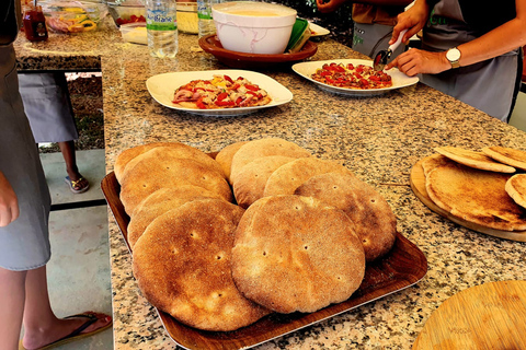 Clases de Experiencia, Cocina, Cerámica y MosaicoClase de cerámica y comida en la granja