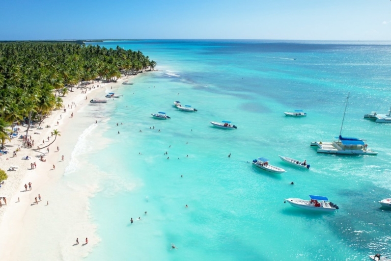Punta Cana: Saona Island Katamaran Tour mit Buffet Mittagessen
