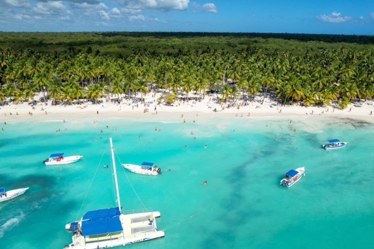 Punta Cana: Saona Island Katamaran Tour mit Buffet Mittagessen