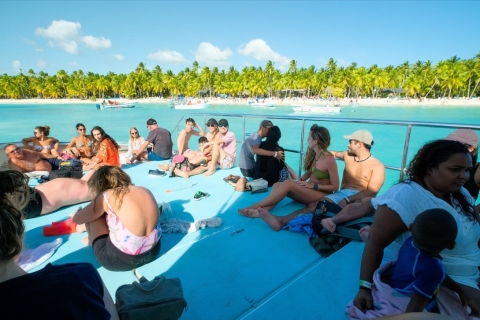 Punta Cana: Wycieczka katamaranem na wyspę Saona z lunchem w formie bufetu