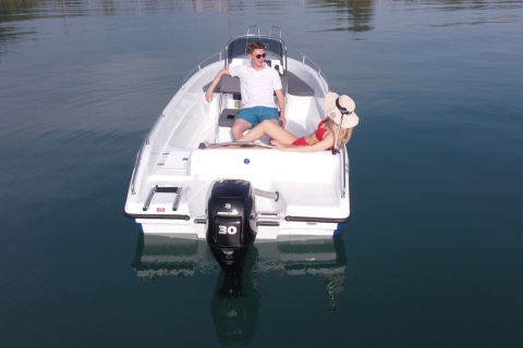 Santorini Alquila un Barco sin Licencia - medio día