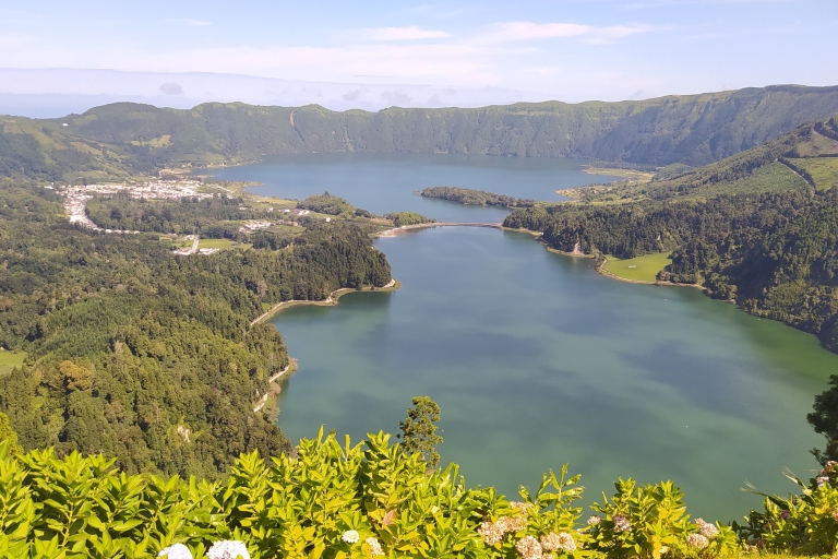 Group Van Tour: Discover Sete Cidades and much more