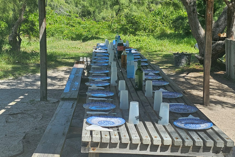 Grand Bay: rejs katamaranem na Flat Island z lunchem przy grillu