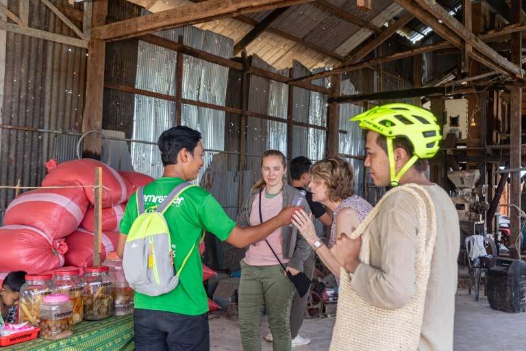 Siem Reap: paseo en bicicleta al atardecer en el campoSiem Reap: paseo al atardecer por el campo