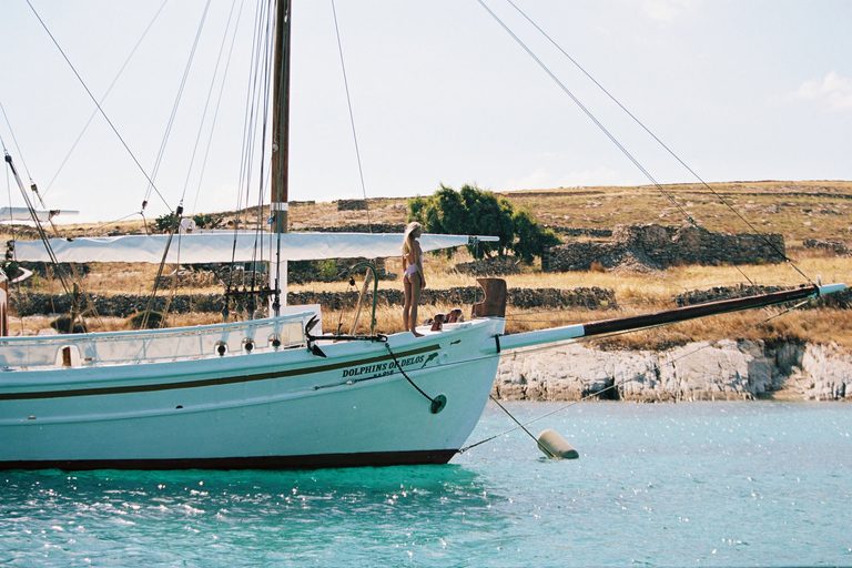 Corfu-stad: boottocht van een hele dag met lunch- en zwemstopsGedeelde groepscruise met maaltijd- en zwemstops