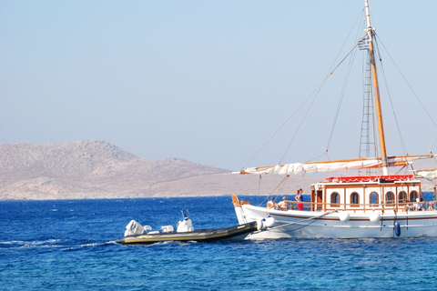 Corfu-stad: boottocht van een hele dag met lunch- en zwemstopsGedeelde groepscruise met maaltijd- en zwemstops