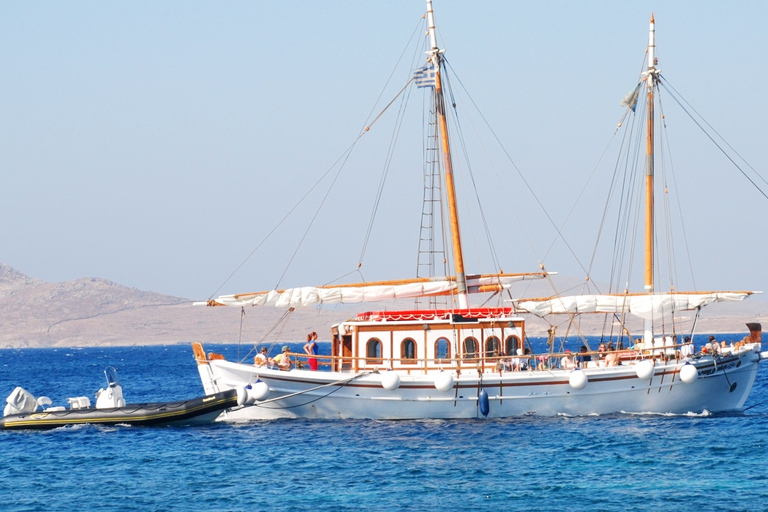 Corfu-stad: boottocht van een hele dag met lunch- en zwemstopsGedeelde groepscruise met maaltijd- en zwemstops