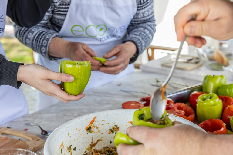 Rethymno Clase de cocina con un lugareño en su huertoClase práctica de cocina en el jardín más hermoso de Rethymno