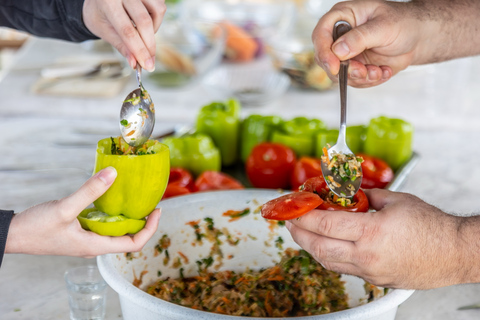 Rethymno Clase de cocina con un lugareño en su huertoClase práctica de cocina en el jardín más hermoso de Rethymno