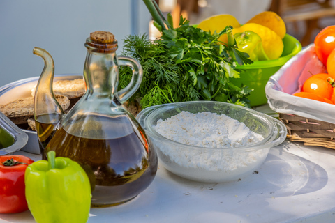 Rethymno Clase de cocina con un lugareño en su huertoClase práctica de cocina en el jardín más hermoso de Rethymno