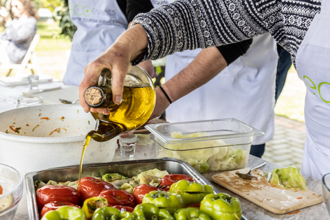 Rethymno Clase de cocina con un lugareño en su huertoClase práctica de cocina en el jardín más hermoso de Rethymno