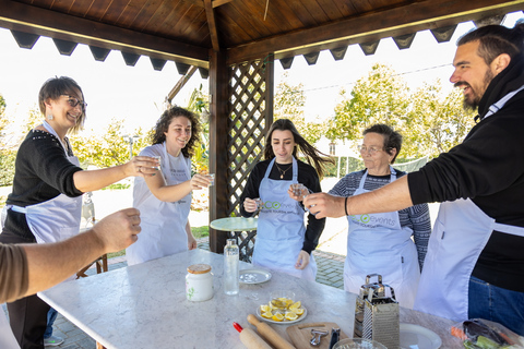 Rethymno Clase de cocina con un lugareño en su huertoClase práctica de cocina en el jardín más hermoso de Rethymno