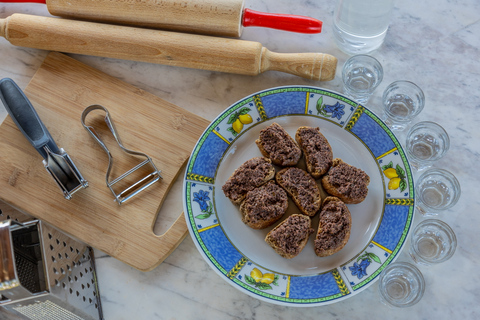 Rethymno Clase de cocina con un lugareño en su huertoClase práctica de cocina en el jardín más hermoso de Rethymno