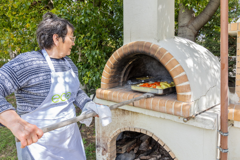 Rethymno Clase de cocina con un lugareño en su huertoClase práctica de cocina en el jardín más hermoso de Rethymno