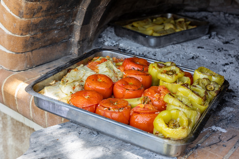 Rethymno Clase de cocina con un lugareño en su huertoClase práctica de cocina en el jardín más hermoso de Rethymno