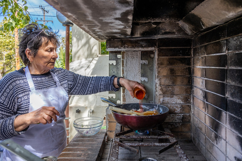 Rethymno Clase de cocina con un lugareño en su huertoClase práctica de cocina en el jardín más hermoso de Rethymno