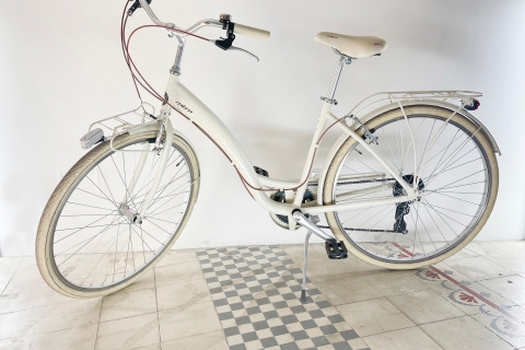 Madrid : Vintage bikes rentals with old map