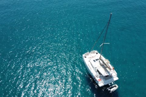 Villasimius: Exclusive catamaran day trip