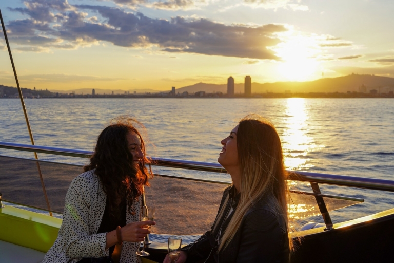 Barcelona: crucero en catamarán con música en directo de día o al atardecerCrucero de día
