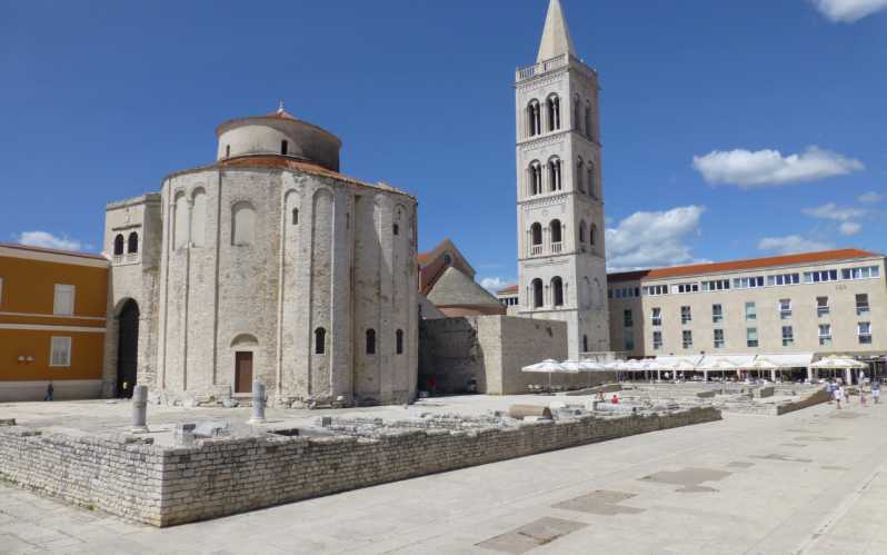 Kävelykierros Zadarin vanhassakaupungissa aikaisin aamulla