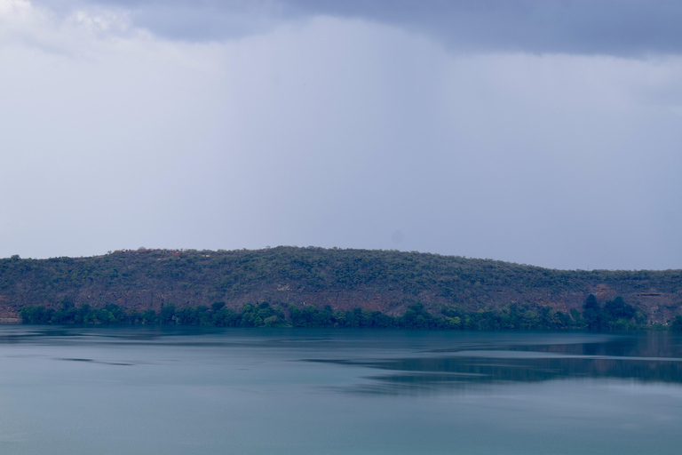 Lake Chala Tour: Wandelen en/of kajakkenMeer van Chala: Wandelen naar de grensrots