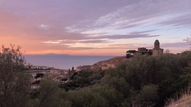 Visit Castiglione della Pescaia Walking Tour in a ancient village in Marina di Grosseto