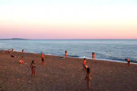 Moro med familien (sport eller strand) i Hellas