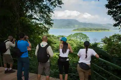 Arenal nationalparksäventyr med vandring och båttur