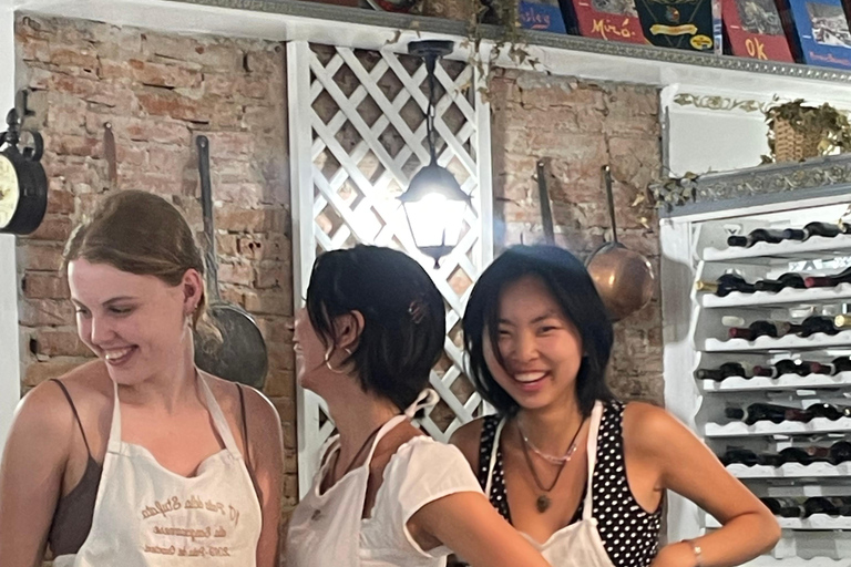 佛罗伦萨：意面制作课程，含晚餐、葡萄酒和... 唱歌！佛罗伦萨：意面制作课程，含晚餐、葡萄酒...还有歌唱！