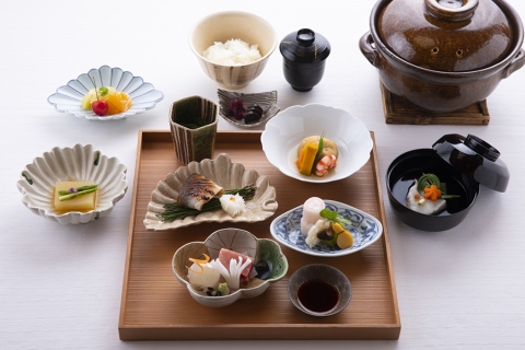 Déjeuner exquis précédé d'une visite de l'histoire en profondeur d'AsakusaTokyo : Visite guidée historique d'Asakusa et déjeuner traditionnel