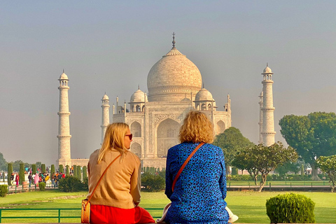 Mumbai: Private 2-Day Delhi &amp; Agra Trip with Flights &amp; Hotel