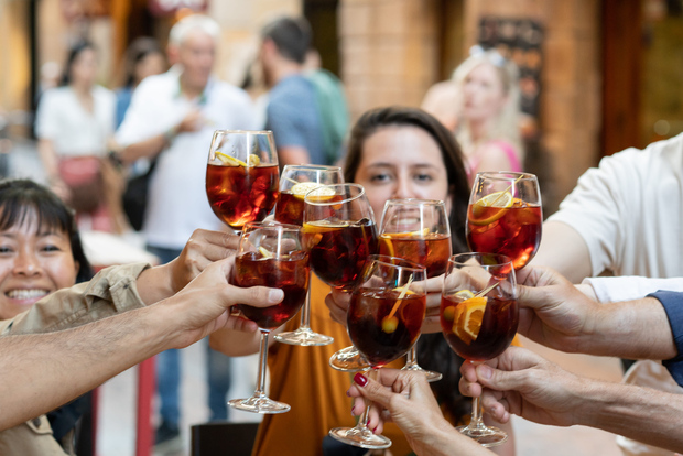 Bilbao: Basque Food Tour and Wine Tasting with Guide