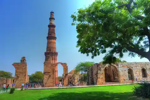 Delhi: Old and New Delhi Sightseeing Private Day Tour