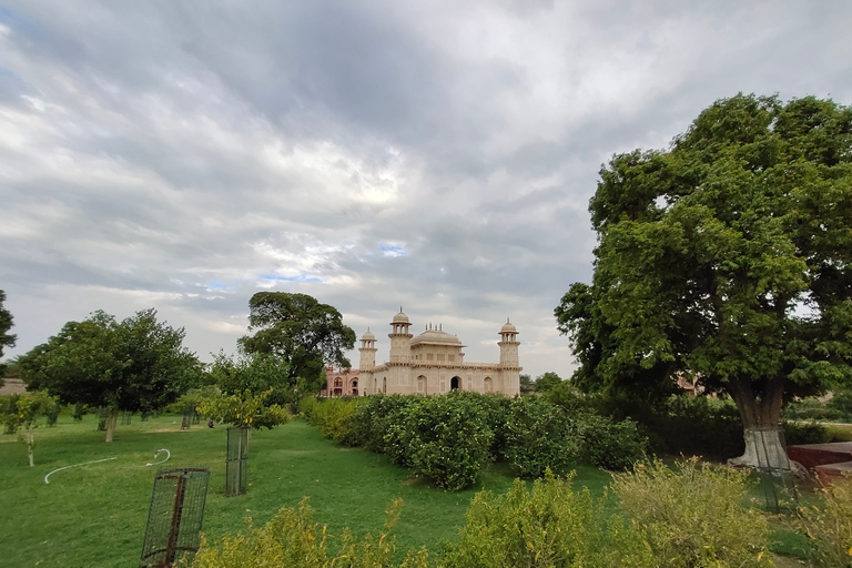 Von Delhi: Taj Mahal, Agra Fort & Baby Taj Tour mit dem Auto