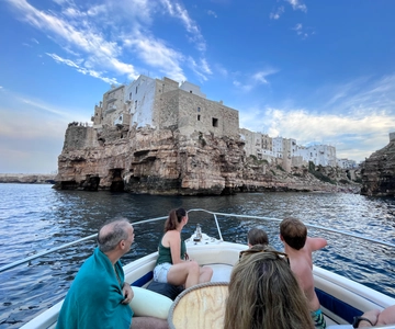 Polignano: Guided Coastline & Caves Cruise with Swim Break