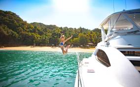 Puerto Vallarta: Luxury Yacht Tour with Lunch and Open Bar