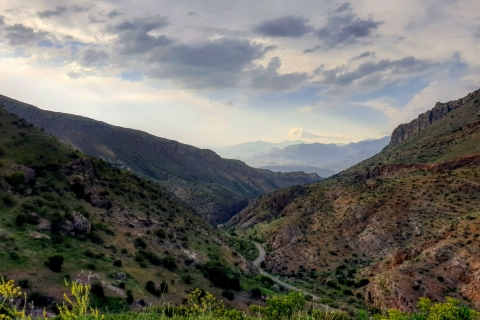 Desde Ereván: 2 días fuera de la carretera a Vayots dzor y prueba de vinosArmenia. Vayots dzor-la cuna de la viticultura y las aventuras
