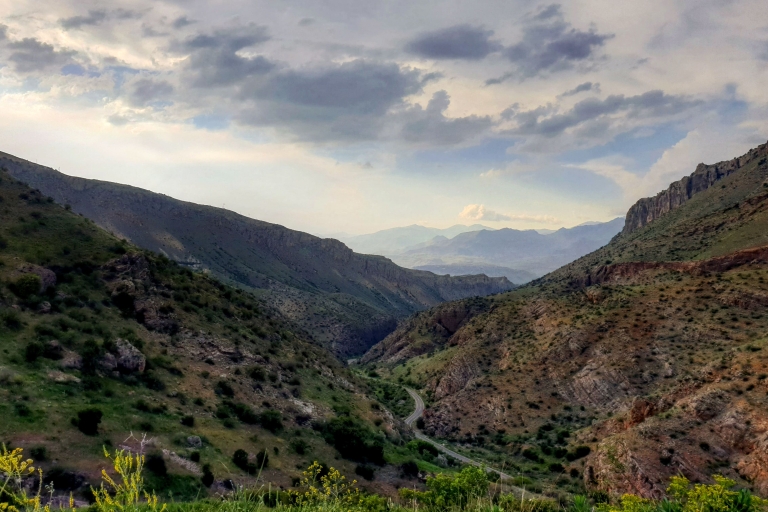 Desde Ereván: 2 días fuera de la carretera a Vayots dzor y prueba de vinosArmenia. Vayots dzor-la cuna de la viticultura y las aventuras