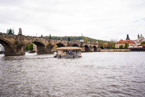 Praga: crociera panoramica in barca Party Tiki con bevande