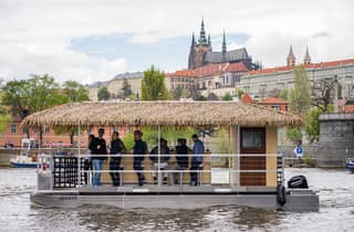 Prag: Party-Tiki-Boot-Sightseeing-Kreuzfahrt mit Getränken
