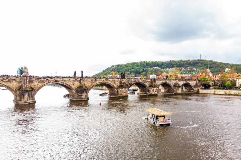 Praga: crociera panoramica in barca Party Tiki con bevande