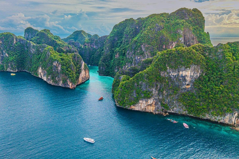 Phuket: Phi Phi Islands Day Trip with Meals & Transfer