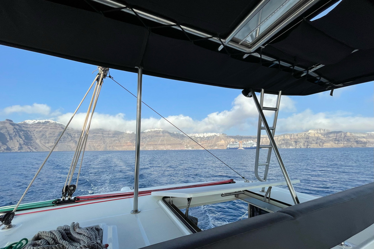 Santorini Catamaran Cruise with Swimming, Meal and Open BarFrom Fira: Catamaran Cruise with Meal and Open Bar