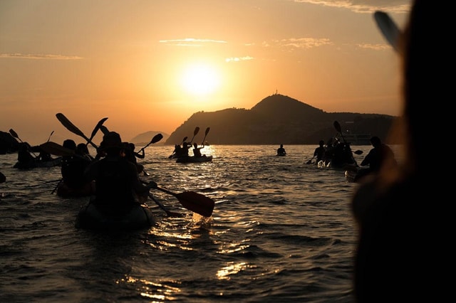 Dubrovnik: Guided Sunset Sea Kayaking with Snacks and Wine