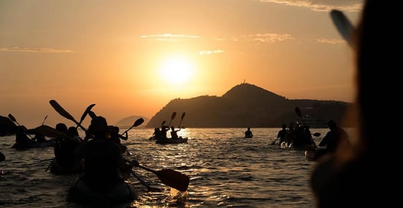 Dubrovnik: Geführte Seekajaktour bei Sonnenuntergang mit Wein